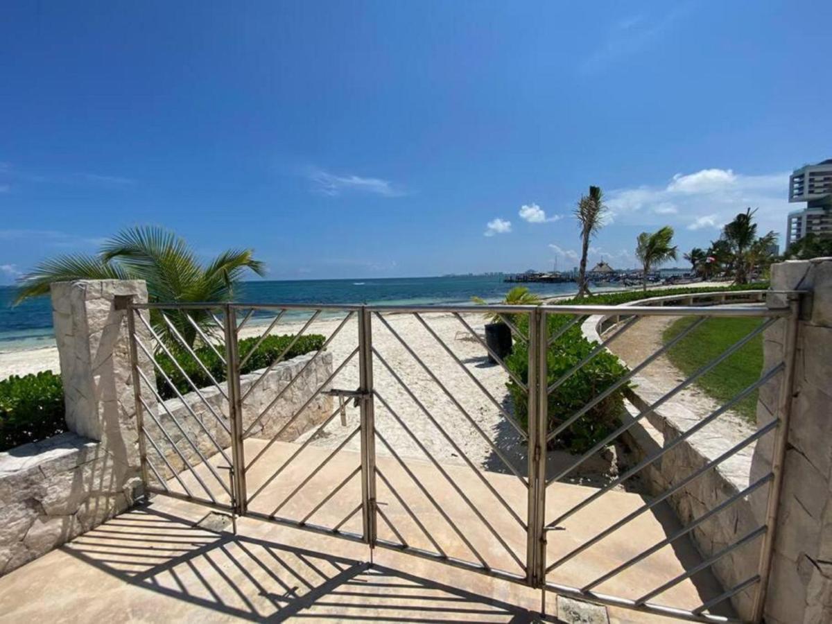Beachfront Luxury Apartments 칸쿤 외부 사진
